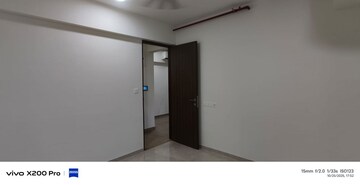 Room in 2 BHK Apartment at One Indiabulls Thane, Pokhran Road No Two – for Rent