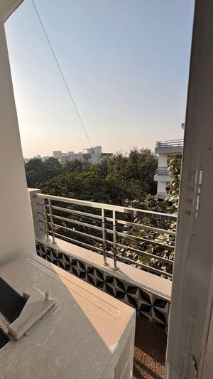 Balcony in 2 BHK Builder Floor at Sector 40 – for Rent