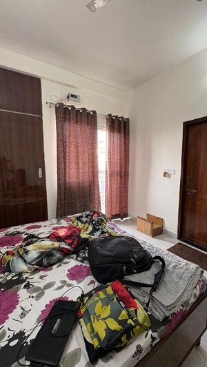 Bedroom in 2 BHK Builder Floor at Sector 40 – for Rent