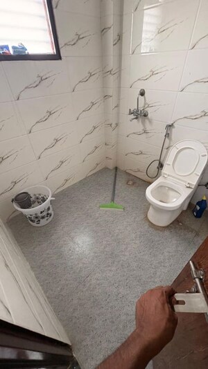 Bathroom in 2 BHK Builder Floor at Sector 40 – for Rent