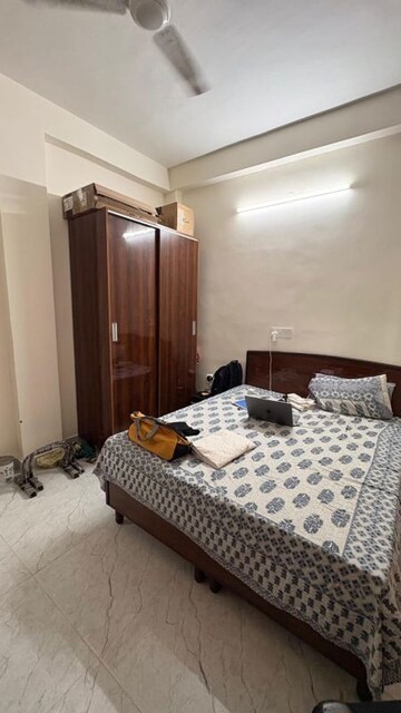 Bedroom in 2 BHK Builder Floor at Sector 40 – for Rent