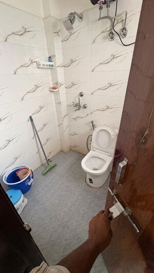 Bathroom in 2 BHK Builder Floor at Sector 40 – for Rent