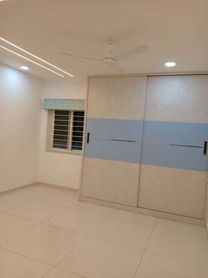 Room in 3 BHK Apartment at Rajapushpa Eterna, Nanakramguda – for Rent