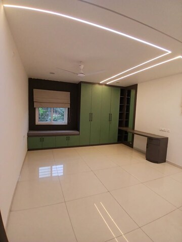 Room in 3 BHK Apartment at Rajapushpa Eterna, Nanakramguda – for Rent