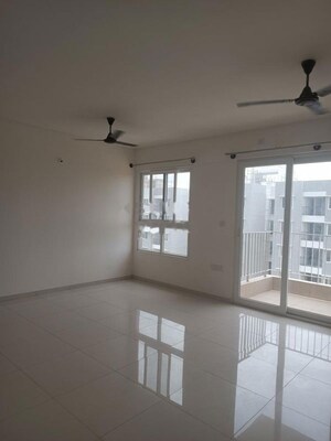 Room in 3 BHK Apartment at Godrej Aqua, International Airport Road – for Rent