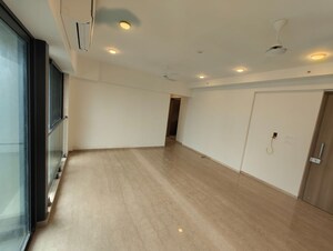 Room in 3 BHK Apartment at S Raheja Silver Rock, Bandra West – for Rent