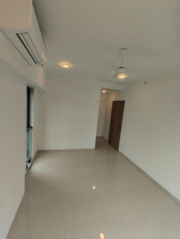 Room in 3 BHK Apartment at S Raheja Silver Rock, Bandra West – for Rent