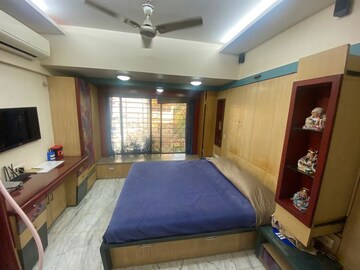 Bedroom in 6 BHK Apartment at Mystique Rose Apartment, Santacruz West – for Rent