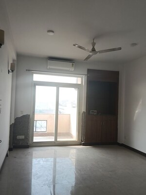 Room in 3.5 BHK Builder Floor at Vasant Apartments, Sector 13 – for Rent