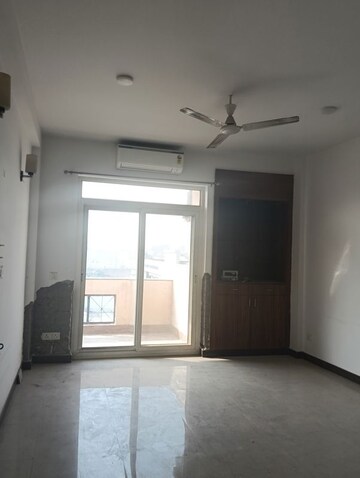 Room in 3.5 BHK Builder Floor at Vasant Apartments, Sector 13 – for Rent