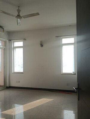 Room in 3.5 BHK Builder Floor at Vasant Apartments, Sector 13 – for Rent