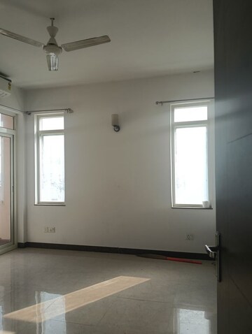 Room in 3.5 BHK Builder Floor at Vasant Apartments, Sector 13 – for Rent