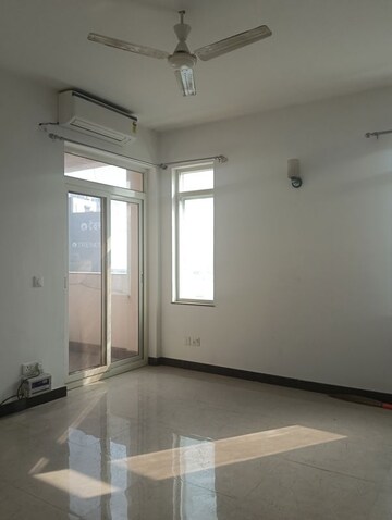 Room in 3.5 BHK Builder Floor at Vasant Apartments, Sector 13 – for Rent