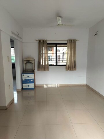 Room in 2 BHK Apartment at Magarpatta Trillium, Hadapsar – for Rent