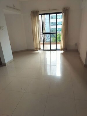 Room in 2 BHK Apartment at Magarpatta Trillium, Hadapsar – for Rent