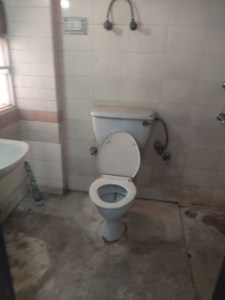 Bathroom, ip extension 3 Bedroom 1298 Sq.Ft. Builder Floor In Ip Extension Delhi 10019070