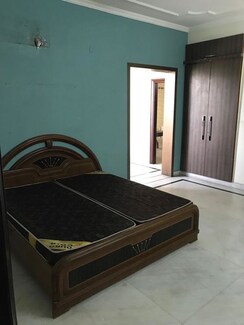 1 Rk+ Pooja Room,Servant Room,Extra Room Villa For Rent in RWA Apartments Sector 72