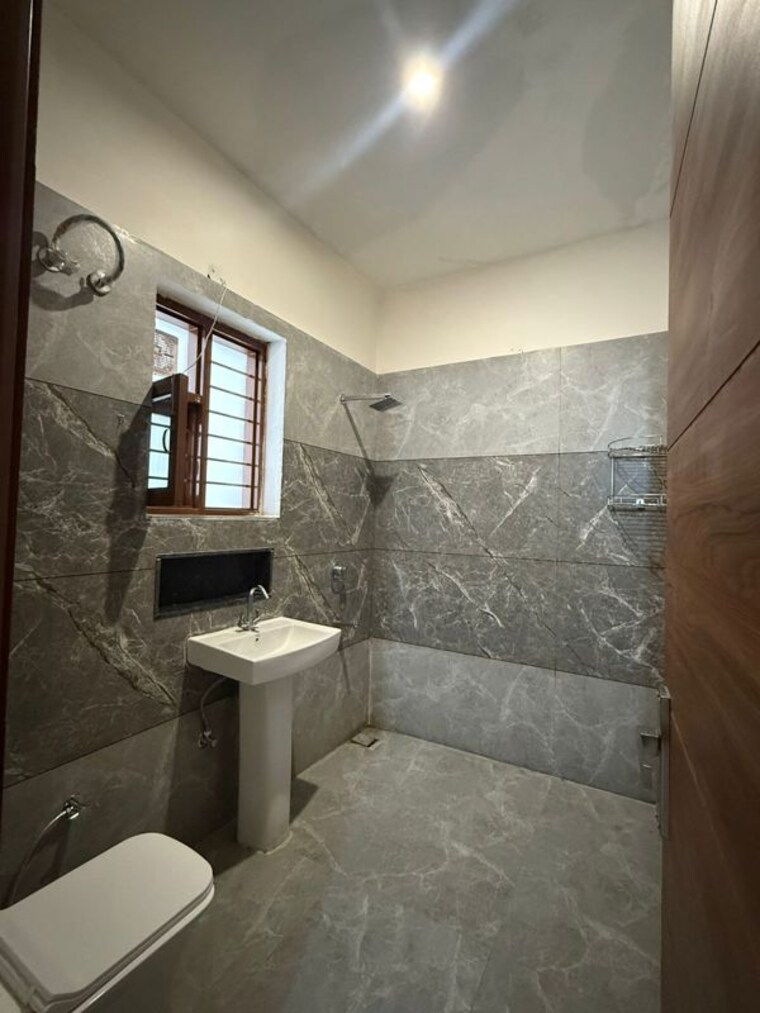 Bathroom, sushma-joynest-moh 3 Bedroom 1300 Sq.Ft. Apartment In Bir Chhat Chandigarh 10019072