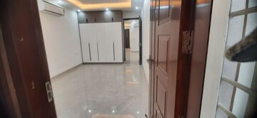 Room in 4 BHK Apartment at Vasant Vihar – for Sale