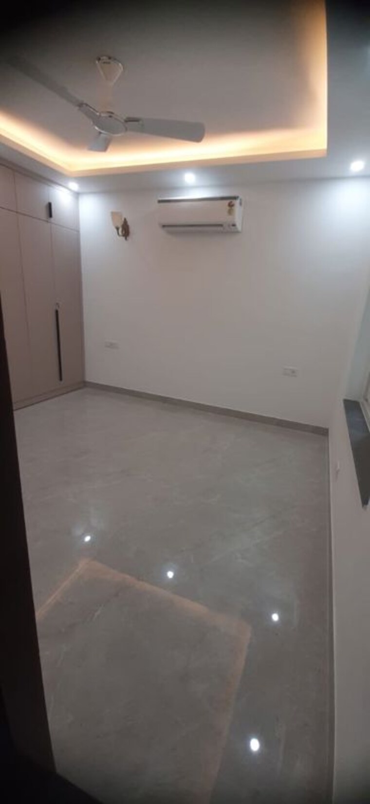 Room, vasant vihar 4 Bedroom 400 Sq.Yd. Apartment In Vasant Vihar Delhi 10019176