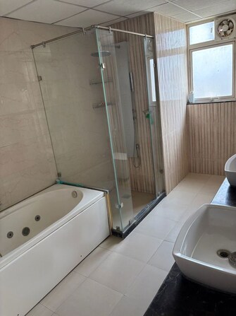 4 BHK + Servant Room,Extra Room 350 Sq.Yd. Builder Floor in DLF Garden City Independent Floors