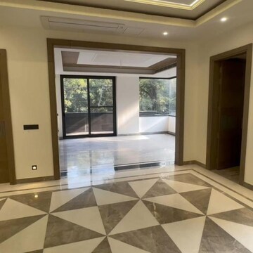 Building Lobby in 4 BHK Builder Floor at New Rajinder Nagar – for Sale