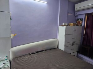 Furnished Amenities in 2 BHK Apartment at Oshiwara – for Rent