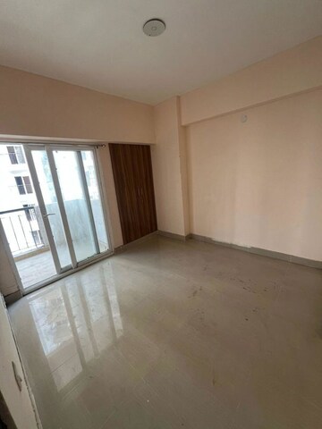 Room in 1 BHK Apartment at Amrapali Dream Valley, Tech Zone 4 Greater Noida – for Rent