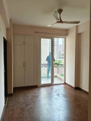 Room in 1 BHK Apartment at Amrapali Dream Valley, Tech Zone 4 Greater Noida – for Rent