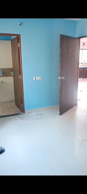 Room in 3 BHK Apartment at Bhetapara – for Rent