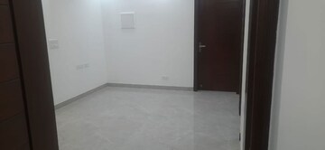 Room in 4 BHK Apartment at Vasant Kunj – for Sale