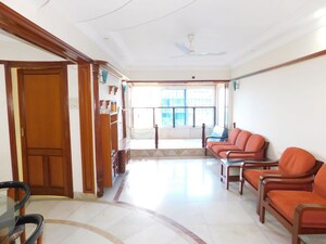 Living Room in 2 BHK Apartment at Santacruz West – for Rent