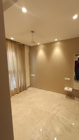 Room in 1 BHK Apartment at Hiranandani Highland, Powai – for Rent