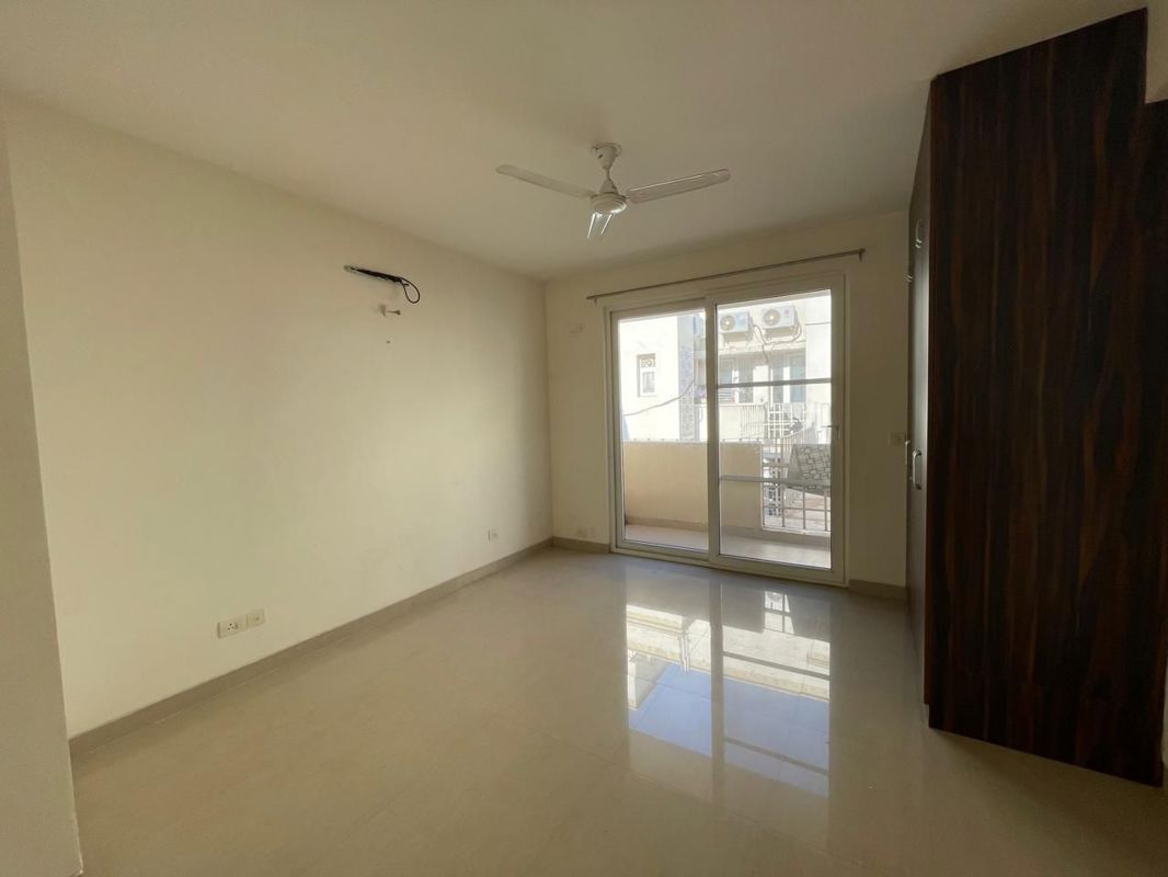 2 BHK + Pooja Room,Servant Room Apartment For Sale in Emaar The Palm Drive-Palm Studios