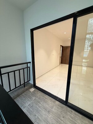 Room in 3 BHK Apartment at Sushant Lok I – for Sale