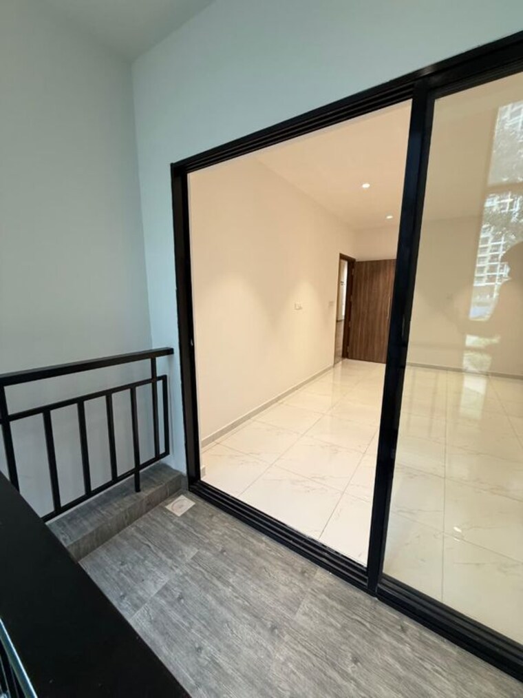 Room, sushant lok i 3 Bedroom 230 Sq.Yd. Apartment In Sushant Lok I Gurgaon 10019295
