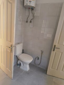 3 BHK + Servant Room Apartment For Rent in Tulip White