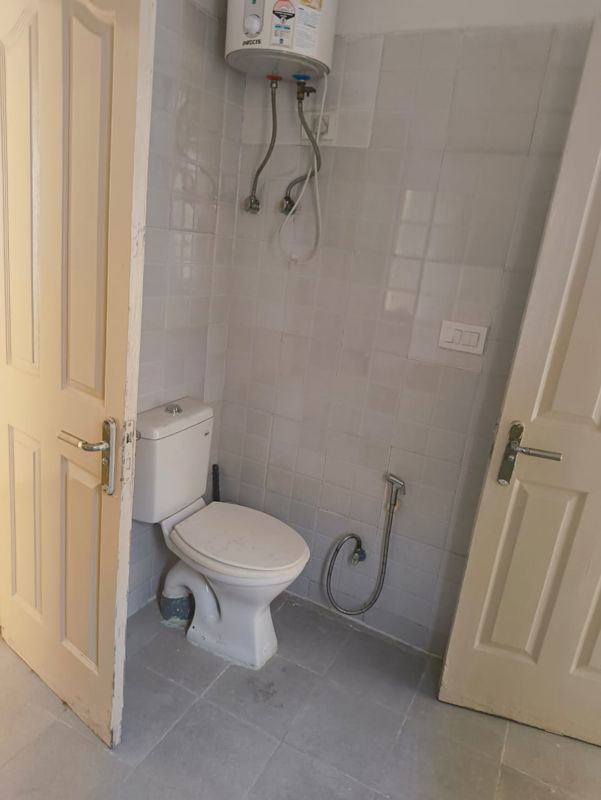 3 BHK + Servant Room Apartment For Rent in Tulip White
