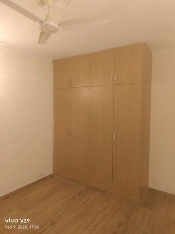 Room in 3 BHK Apartment at Sushant Lok I – for Sale