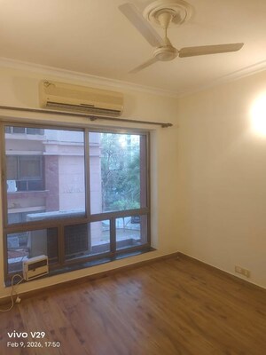 Room in 3 BHK Apartment at Sushant Lok I – for Sale