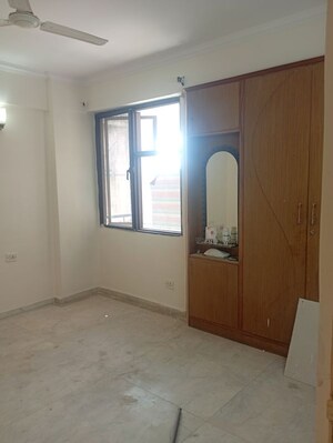 Room in 3 BHK Apartment at Sector 11 Dwarka – for Rent