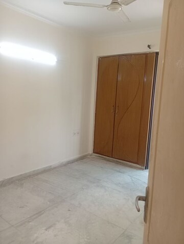 Room in 3 BHK Apartment at Sector 11 Dwarka – for Rent