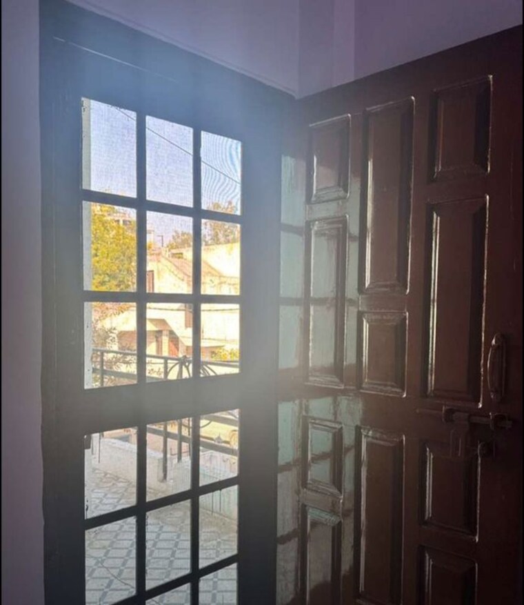 Room, hazratganj 3 Bedroom 1402 Sq.Ft. Apartment In Hazratganj Lucknow 10019417