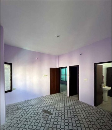 Bedroom in 3 BHK Apartment at Hazratganj – for Rent