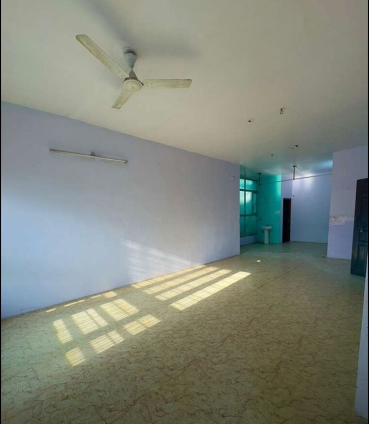 Room, hazratganj 3 Bedroom 1402 Sq.Ft. Apartment In Hazratganj Lucknow 10019417