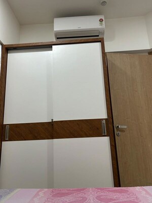 Room in 1 BHK Apartment at Lodha Unica, Jogeshwari West – for Rent