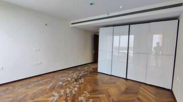 Room in 4 BHK Apartment at Prestige White Meadows, Whitefield – for Rent