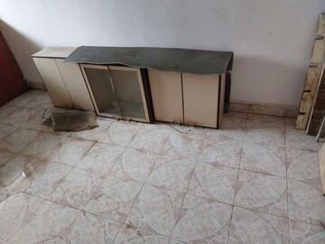 Room in 2 BHK Apartment at Union Park Khar West, Khar West – for Rent