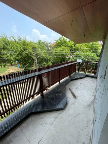 Balcony in 6 BHK Builder Floor at Ansal Plaza Gurgaon, Palam Vihar – for Rent