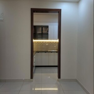 Room in 2 BHK Apartment at Prestige North Point, Jalvayu Vihar – for Rent
